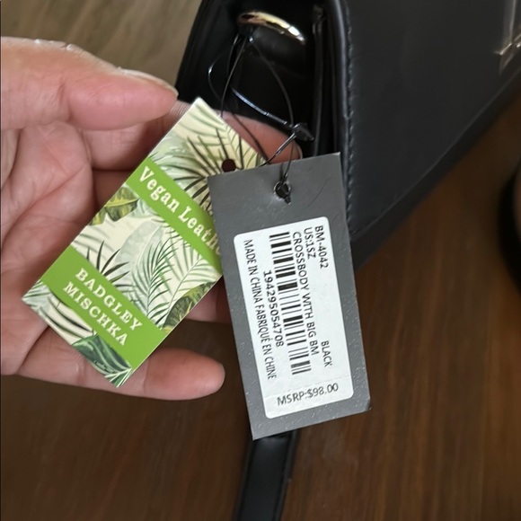 Badgley Mischka Vegan leather crossbody bag EUC - Picture 5 of 6
